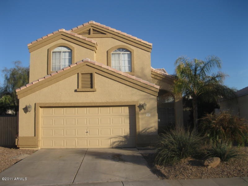 Amber Ct-front