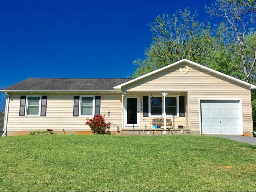 808 E Maple St, Johnson City, TN 37601 - photo 1