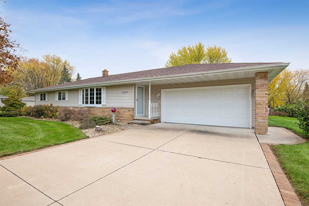 W2799 Gales Ln, Appleton, WI 54915 - photo 1