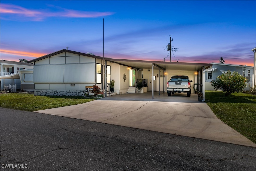 Manufactured / mobile home with a lawn and a carpo
