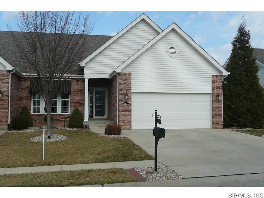 6807 Kensington Dr, Maryville, IL 62062 - photo 1