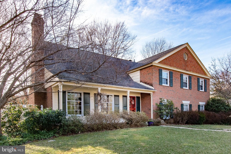 1101 Emerald Dr, Alexandria, VA 22308 - photo 1