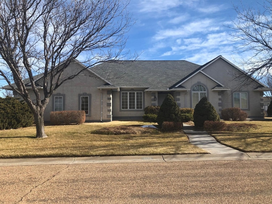 1600 S Eisenhower St, Hugoton, KS 67951 - photo 1