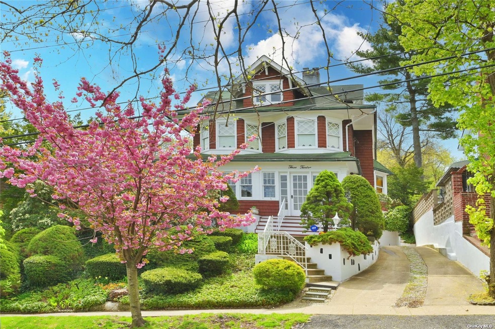 312 Arleigh Rd, Little Neck, NY 11363 - photo 1