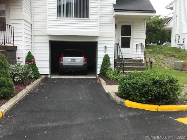 68 Virginia Ave unit 15, Danbury, CT 06810 - photo 1