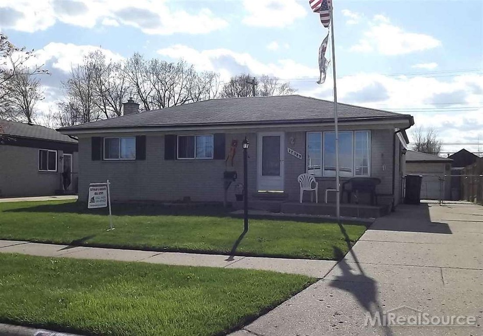 27589 Larry St, Roseville, MI 48066 - photo 1