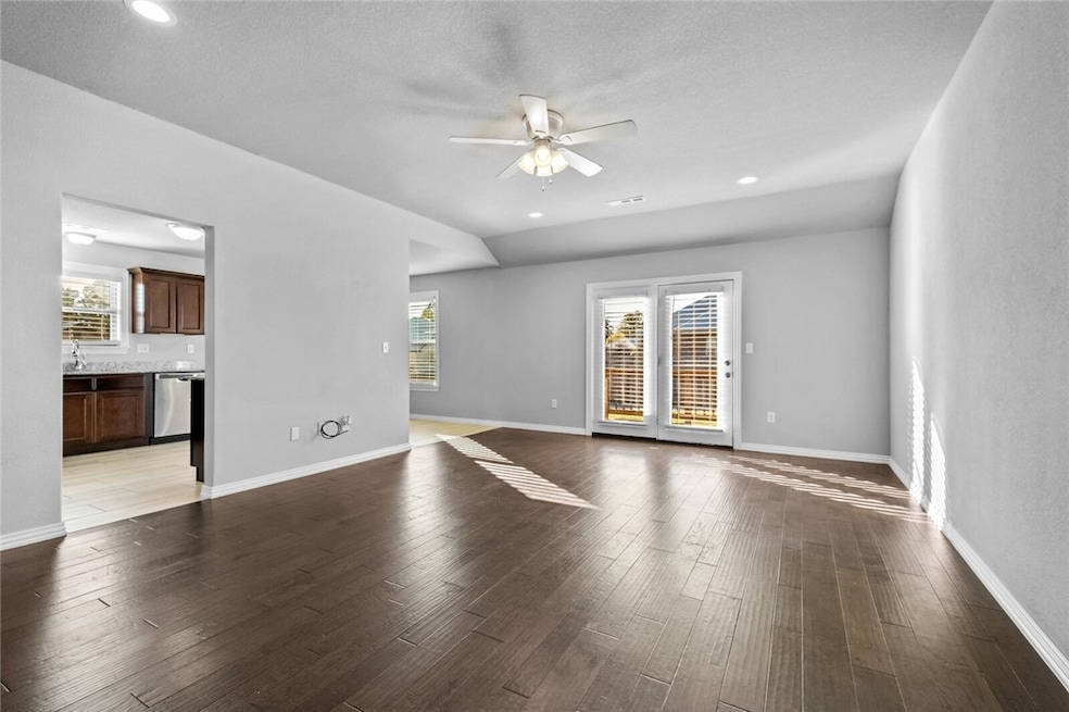 1481 Colonel Hawthorne Dr, Prairie Grove, AR 72753 - photo 1