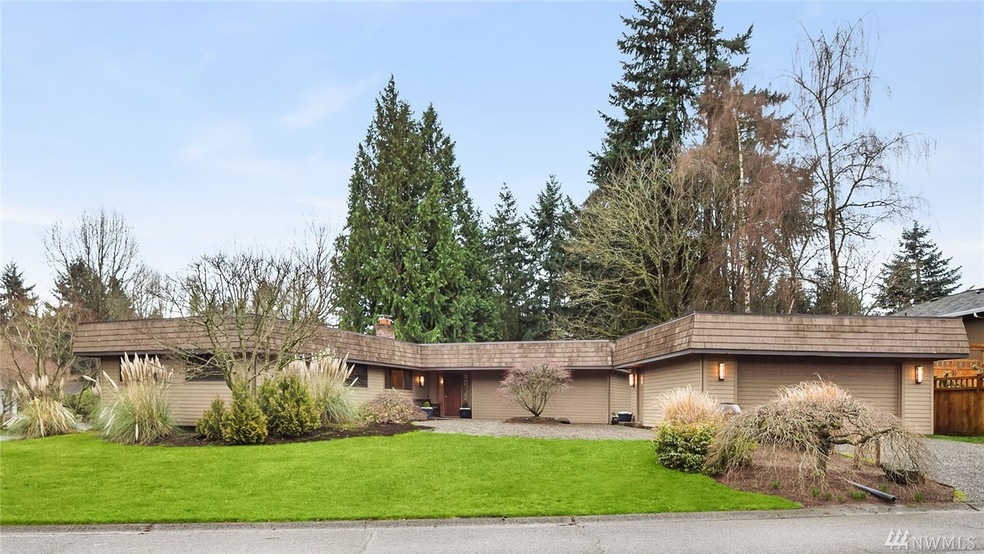 8571 SE 72nd St, Mercer Island, WA 98040 - photo 1