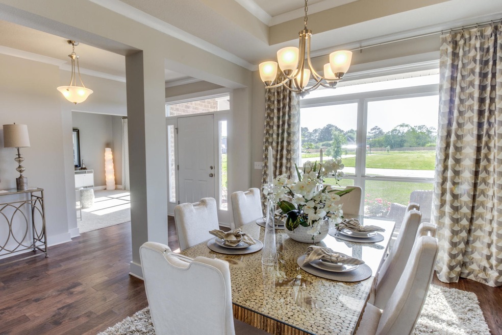 The%20McKenzie%20-%20Dining%20Area%202