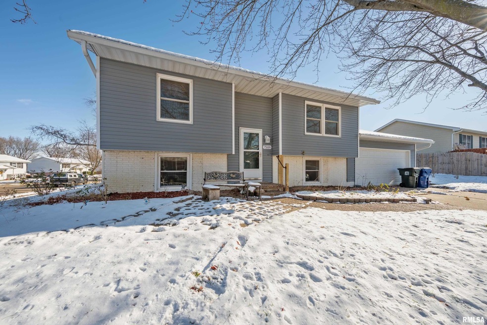 7509 Pacific St, Davenport, IA 52806 - photo 1