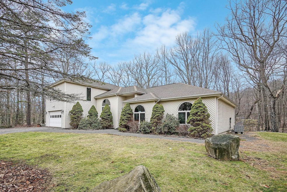 102 Concours Ln, Hawley, PA 18428 - photo 1