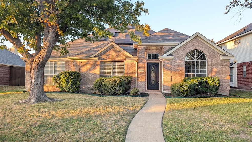 10900 Robincreek Ln, Frisco, TX 75035 - photo 1