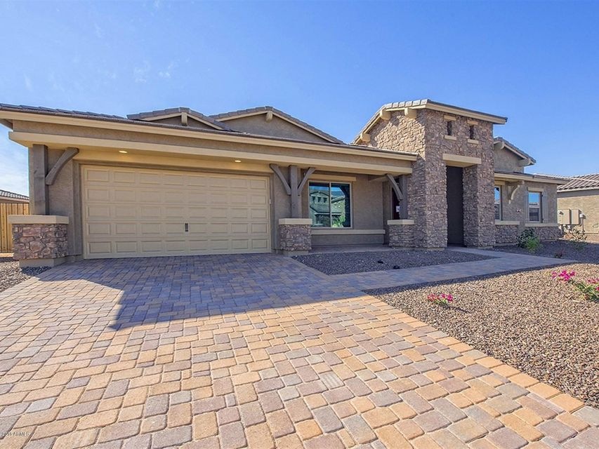002_Paver Drive & Stone Accents