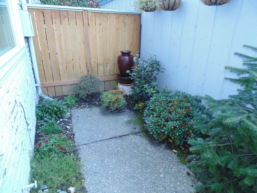 2314 S Pinebrook Ln, Des Moines, WA 98198 - photo 1