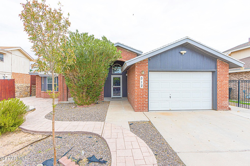 512 Katherine Dr, Horizon City, TX 79928 - photo 1