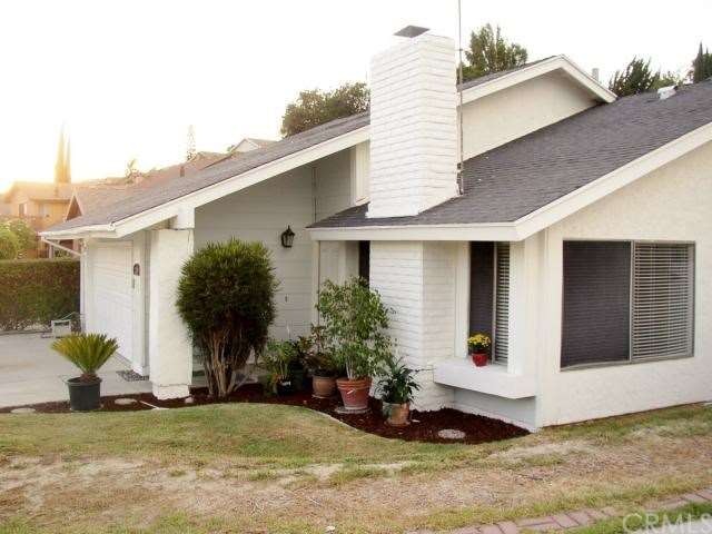 Front/side - 2-car garage, entry porch