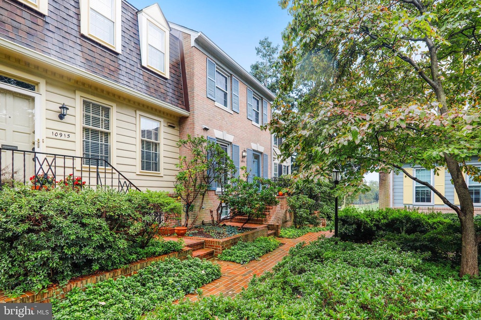 10913 Wickshire Way, Rockville, MD 20852 - photo 1