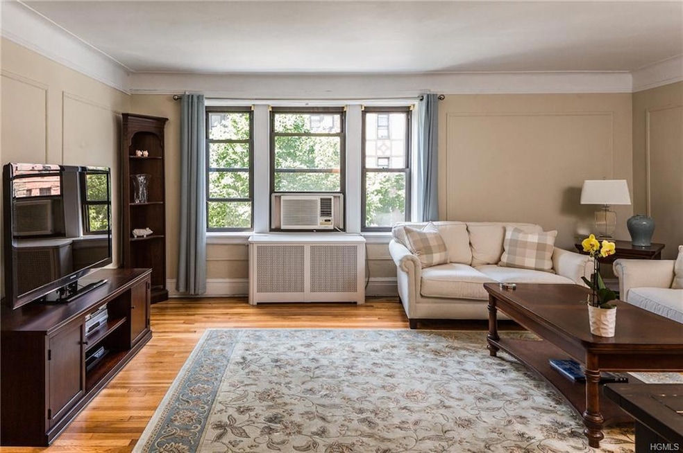 42 Pondfield Rd unit 1C, Bronxville, NY 10708 - photo 1