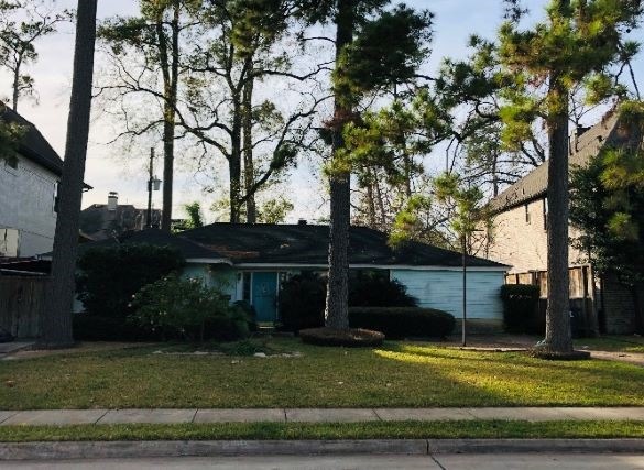 1605 Pine Chase Dr, Houston, TX 77055 - photo 1