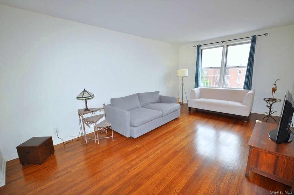 501 Riverdale Ave unit 5L, Yonkers, NY 10705 - photo 1