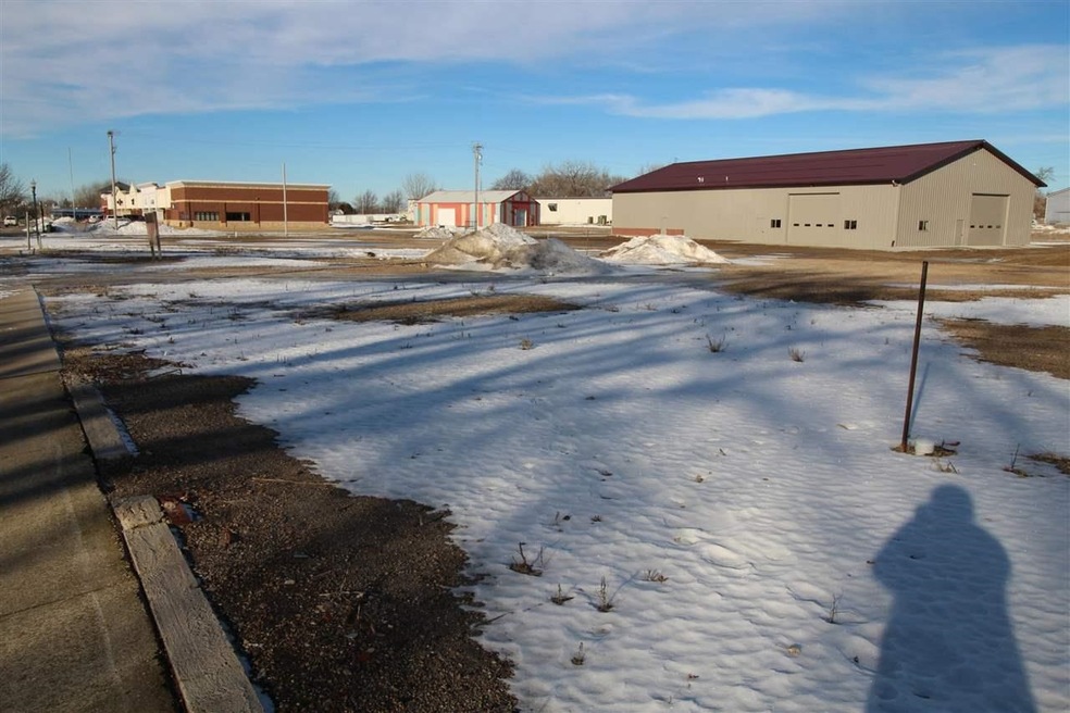 000 Lake St, Spirit Lake, IA 51360 - photo 1