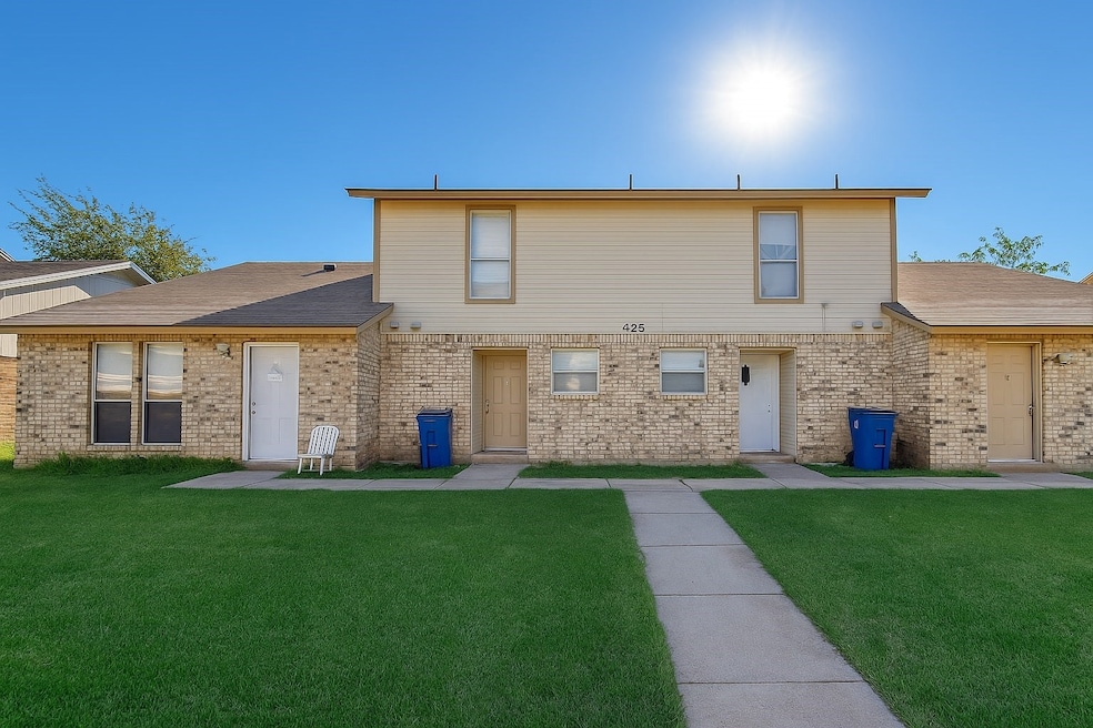 425 SW Thomas St unit B, Burleson, TX 76028 - photo 1