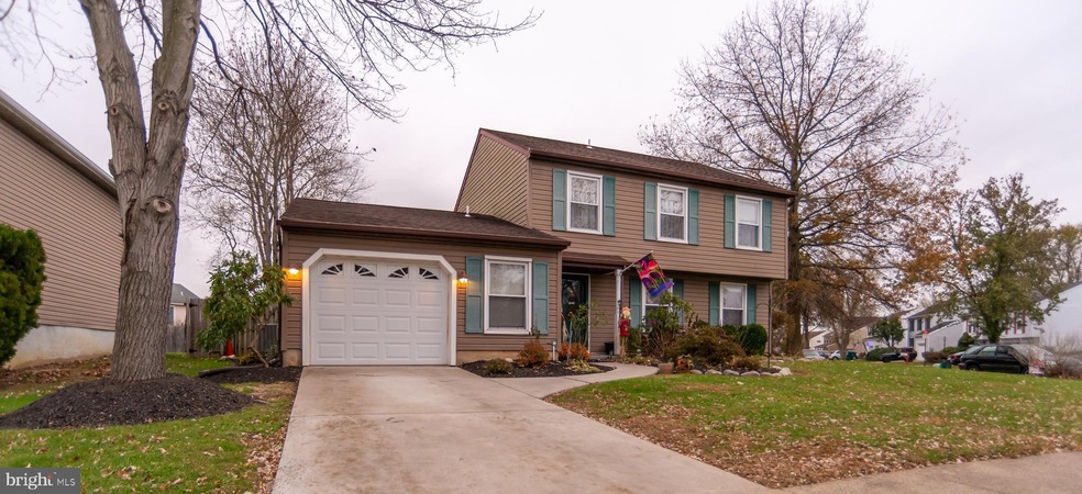 102 Penns Grant Dr, Morrisville, PA 19067 - photo 1