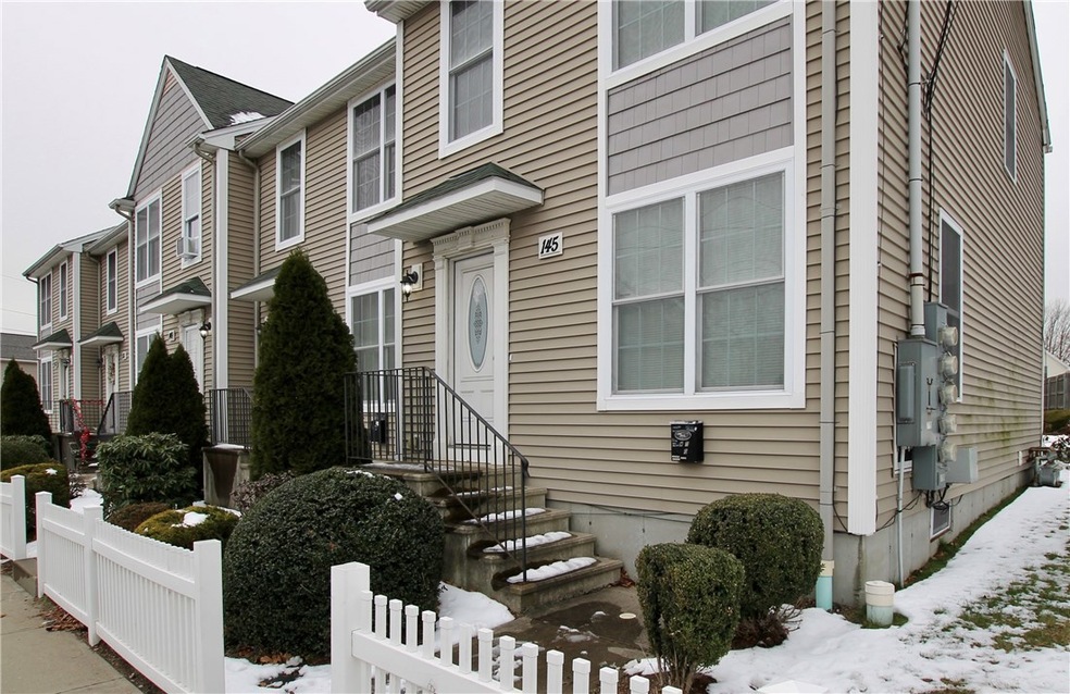 145 S Bend St unit 5, Pawtucket, RI 02860 - photo 1