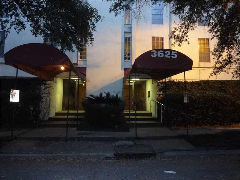 Facade/Exterior Front. Entrance on Amelia