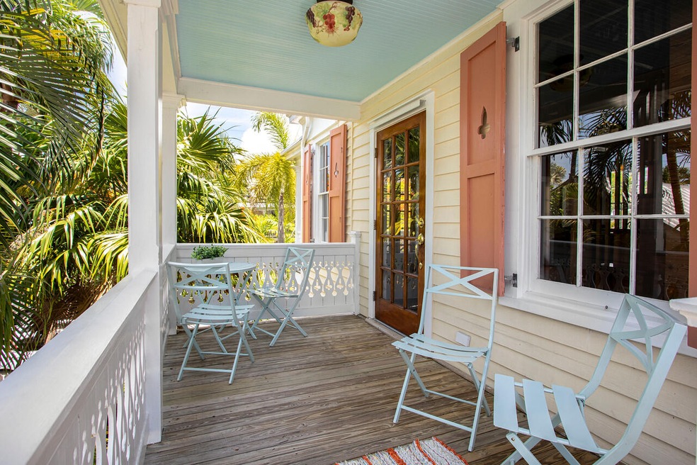 Entry Balcony