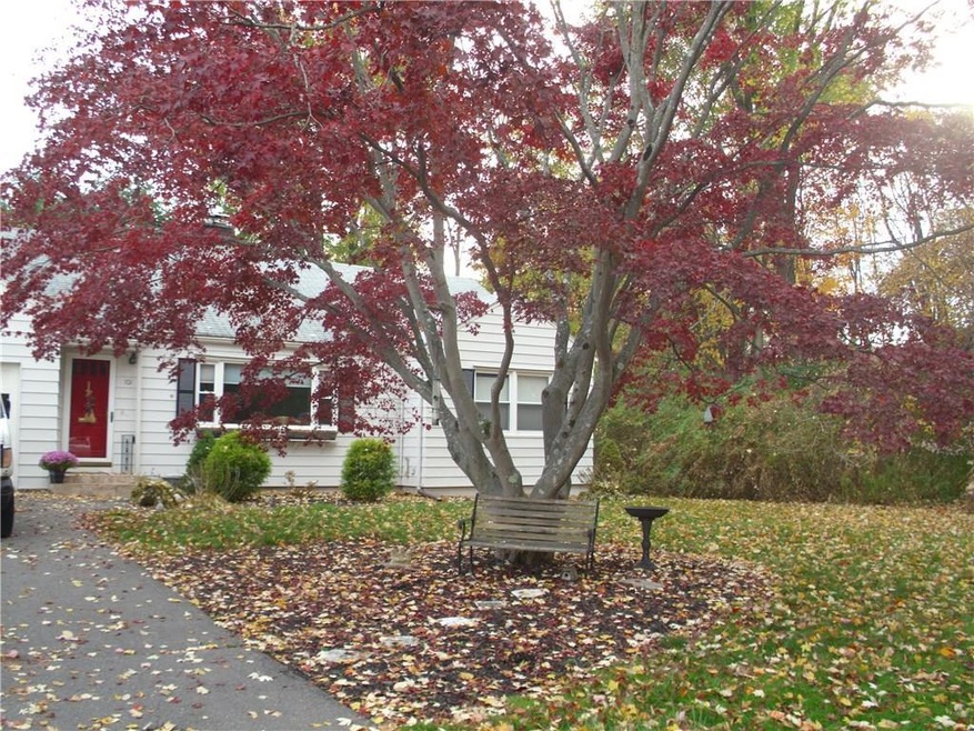 101 Iroquois Rd, West Hartford, CT 06117 - photo 1