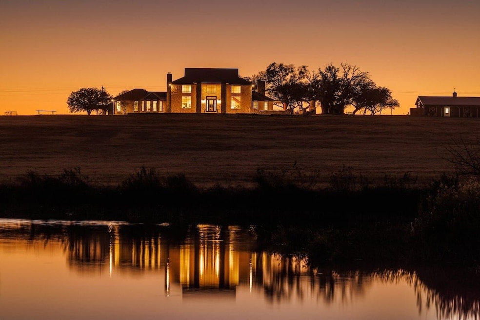 802 Cr 4155 unit Clifton TX 76634, Clifton, TX 76634 - photo 1