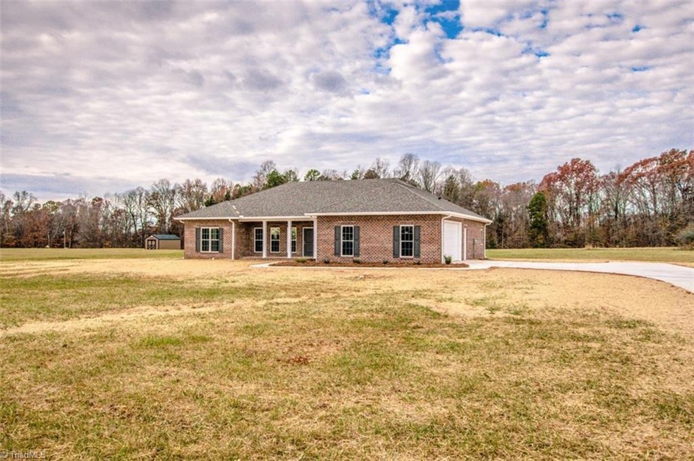 414 Longview Rd, Statesville, NC 28625 - photo 1