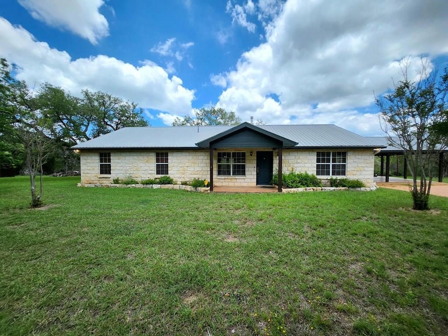 678 Loudon Rd, Fredericksburg, TX 78624 - photo 1
