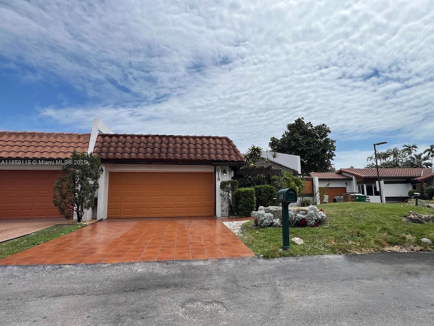 618 NE 195th St, Miami, FL 33179 - photo 1