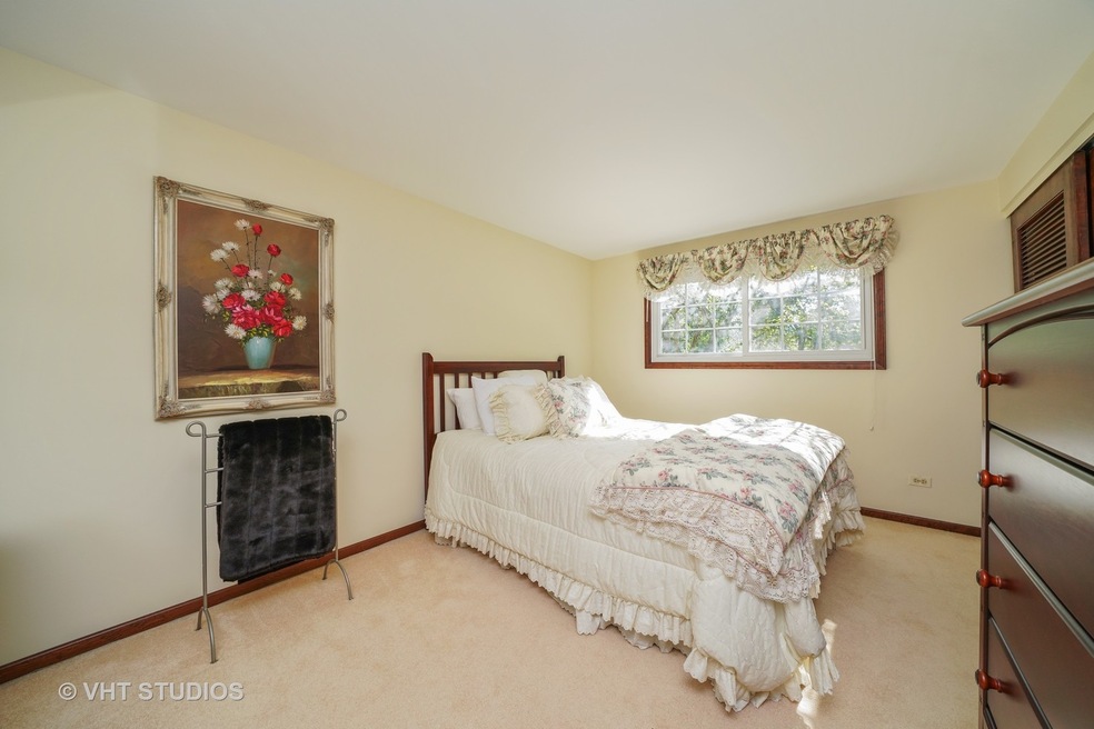 1536 Apache Dr, Naperville, IL 60563 - photo 1