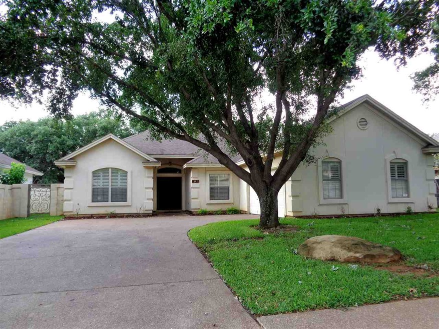 207 Oriole Ln, Laredo, TX 78045 - photo 1