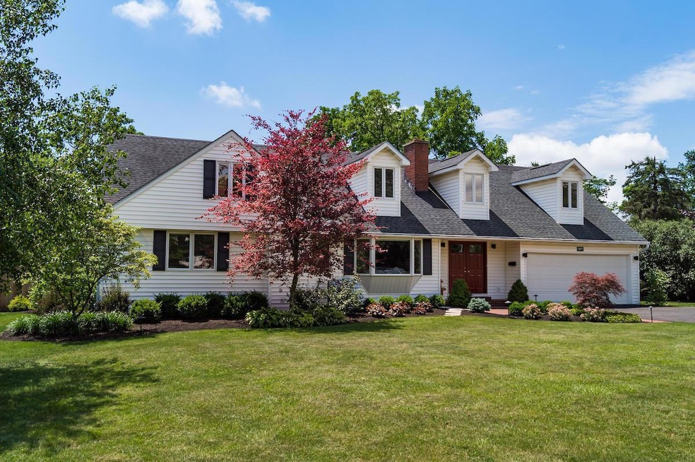 1097 HIGHLAND DR