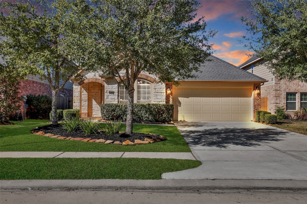 Welcome home to 28210 Helmsman Knolls, a stunning single story Perry home located on a quiet double culdesac street in the coveted master planned community of Firethorne. A charming brick and stone elevation with double wide driveway and fresh landscaping welcomes you home.