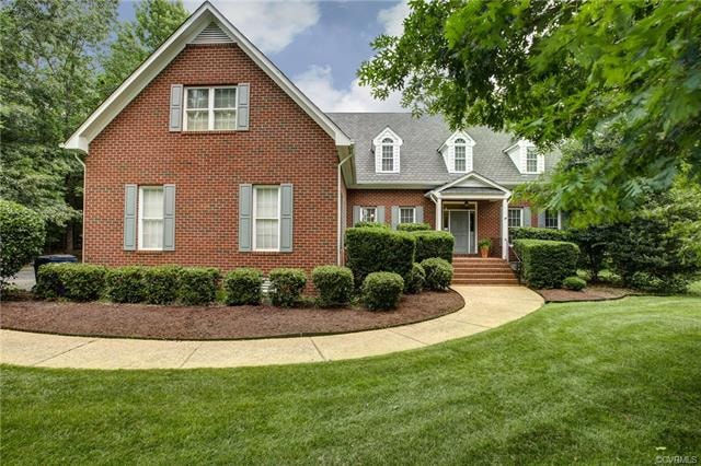 Front elevation with fresh mulch.