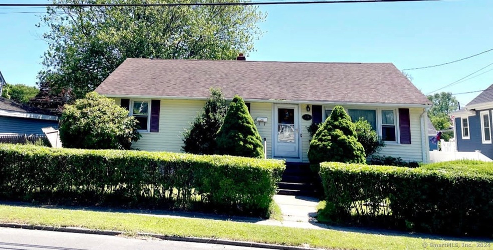 376 Sedgewick Ave, Stratford, CT 06615 - photo 1