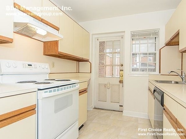 31 Hammond Pond Pkwy unit 2, Chestnut Hill, MA 02467 - photo 1