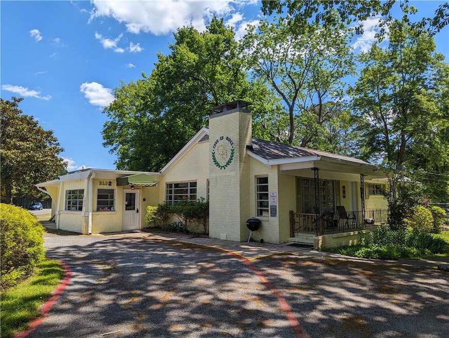 View of front of property featuring a porch