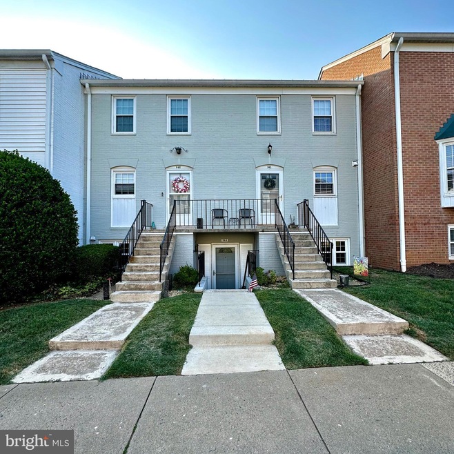 94 A Leeds Ct E, Warrenton, VA 20186 - photo 1