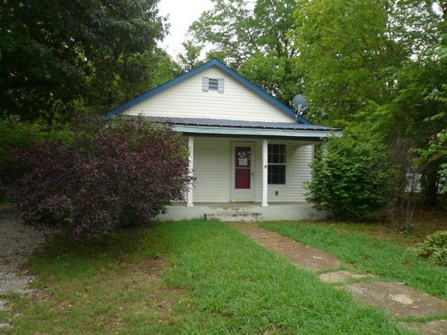 715 Oak St, Manchester, TN 37355 - photo 1