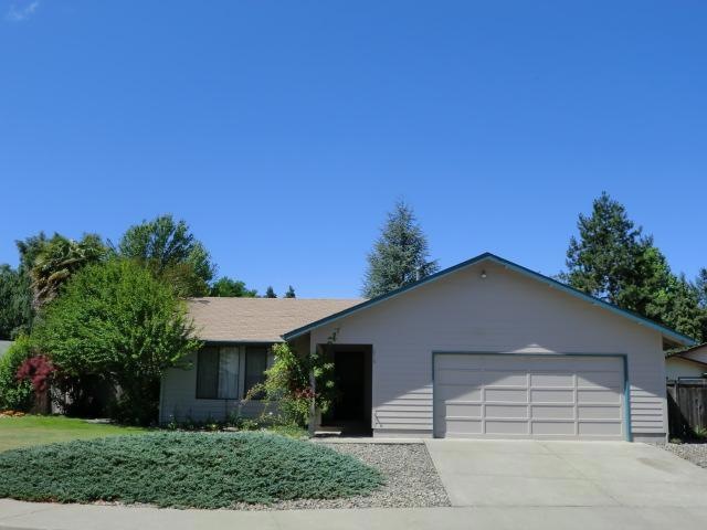 1916 Meadow Glen, Grants Pass, OR 97527 - photo 1