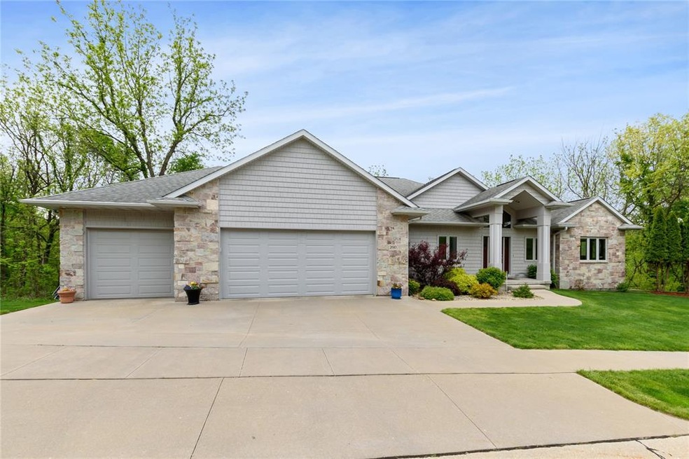 2610 Granite Ct NE, Cedar Rapids, IA 52402 - photo 1