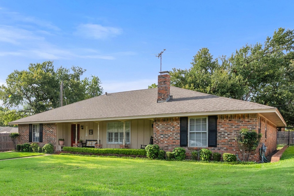 712 Sandlin Dr, Bedford, TX 76021 - photo 1