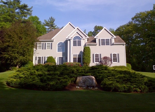 10 Bay Path Ln, Southborough, MA 01772 - photo 1