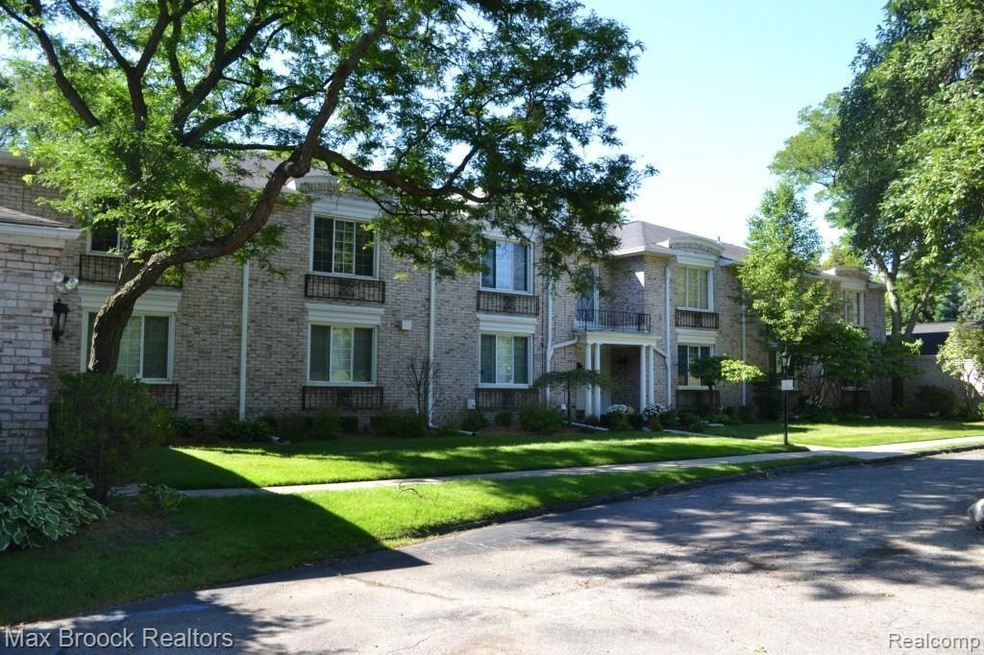 40760 Woodward Ave unit 48, Bloomfield Hills, MI 48304 - photo 1